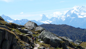 Auf Wanderungen in der Aletschregion Matterhorn und Weisshorn oft Teil der imposanten Bergkulisse.