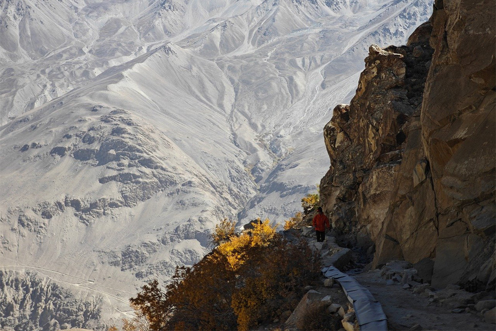 Das Wandern in der Schweiz ist ein Naturerlebnis und sorgt mit der richtigen Ausrüstung für Gesundheit.