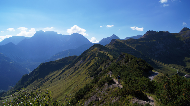 Der Liechtensteiner Panoramaweg startet in Malbun und führt über aussichtsreiche Gipfel bis nach Ruggell.
