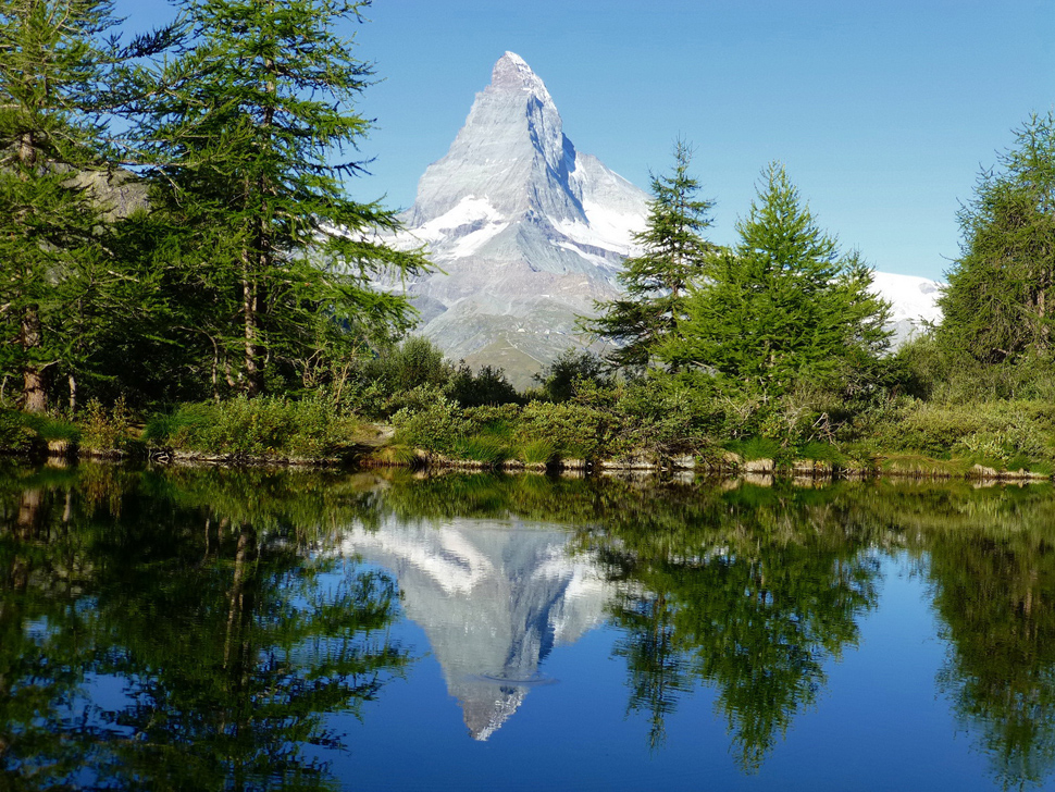 Das Matterhorn spiegelt sich im Grindjisee