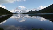 Der Bachalpsee liegt am Fuss des Faulhorns in der Nähe von Grindelwald im Berner Oberland.