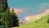 Der Lac des Chavonnes liegt malerisch eingebettet in der Nähe von Villars-sur-Ollon in den Waadtländer Alpen.