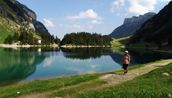 Der Seealpsee liegt im Alpsteingebirge im Kanton Appenzell Innerrhoden.