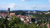 Fribourg: Altstadt, Kathedrale Saint-Nicolas und Poyabrücke.