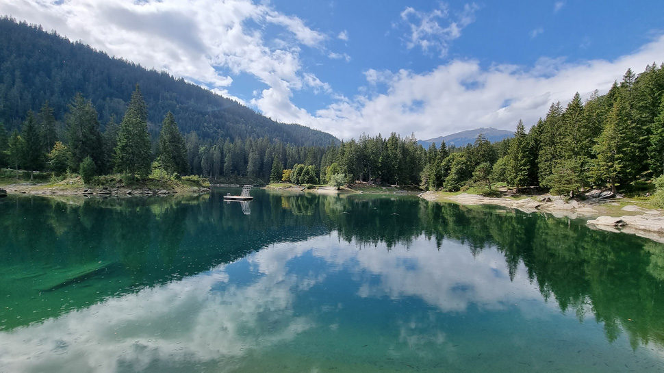 Wanderungen in der Region Flims-Laax mit schönen Ausblicken auf den Caumasee.