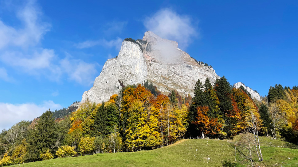 Die anspruchsvolle Bergwanderung startet am Fuss des Grossen Mythen und führt auf den Vorgipfel des Kleinen Mythen.