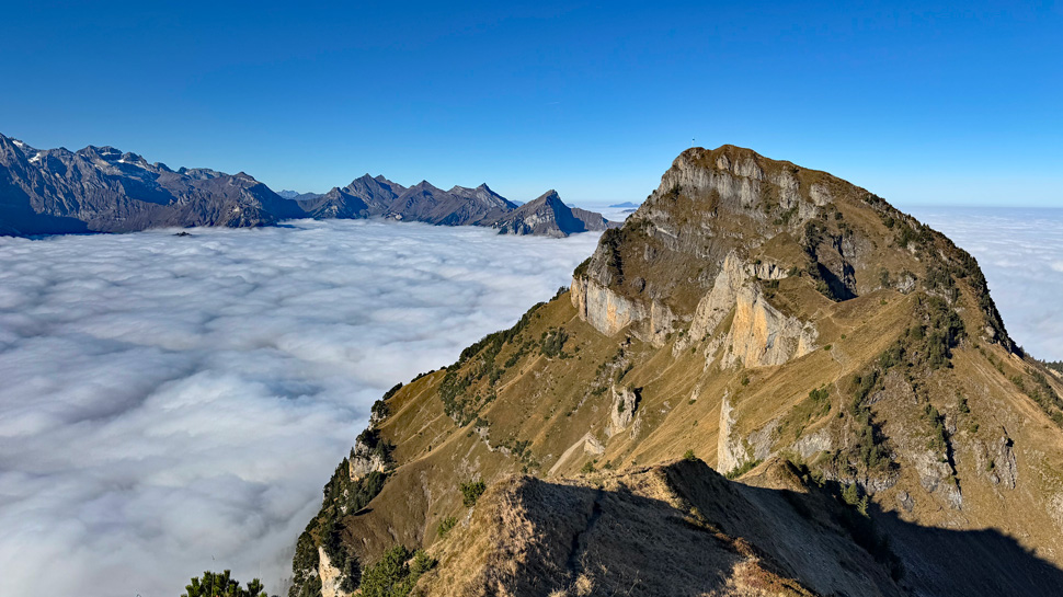 Zwischen dem Äbneter Stöckli und dem Rophaien ist die Gipfelwanderung ziemlich anspruchsvoll (T4).