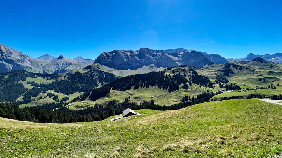 Die Rundwanderung führt hoch über Adelboden von der Station Bergläger aufs Sillerenbühl und bietet viele fantastische Ausblicke.
