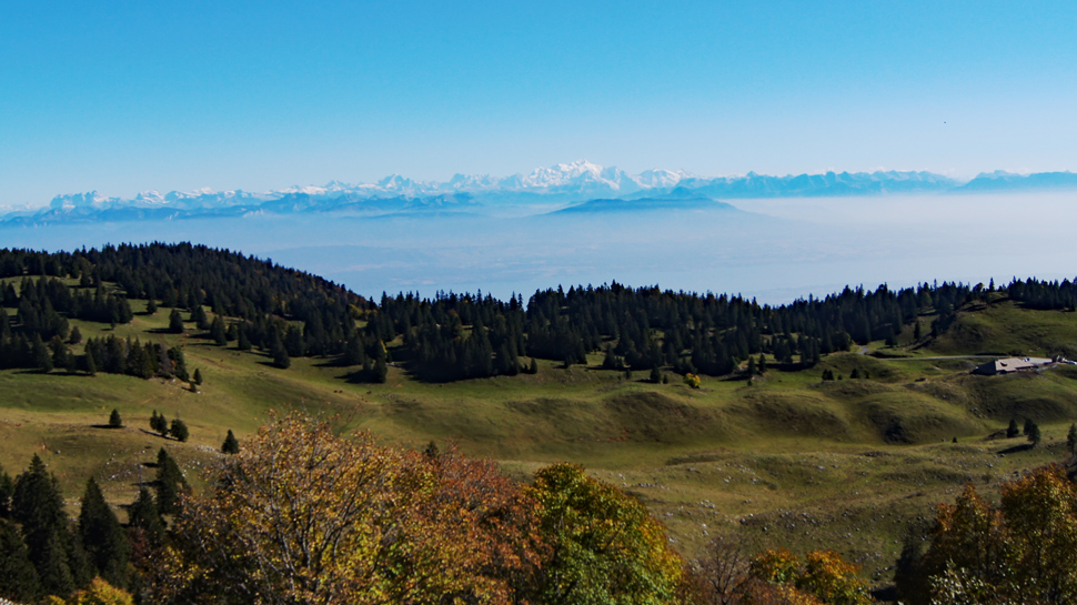 Die Rundwanderung führt von La Givrine zum La Dôle Gipfel und fasziniert mit einem grandiosen Panorama.