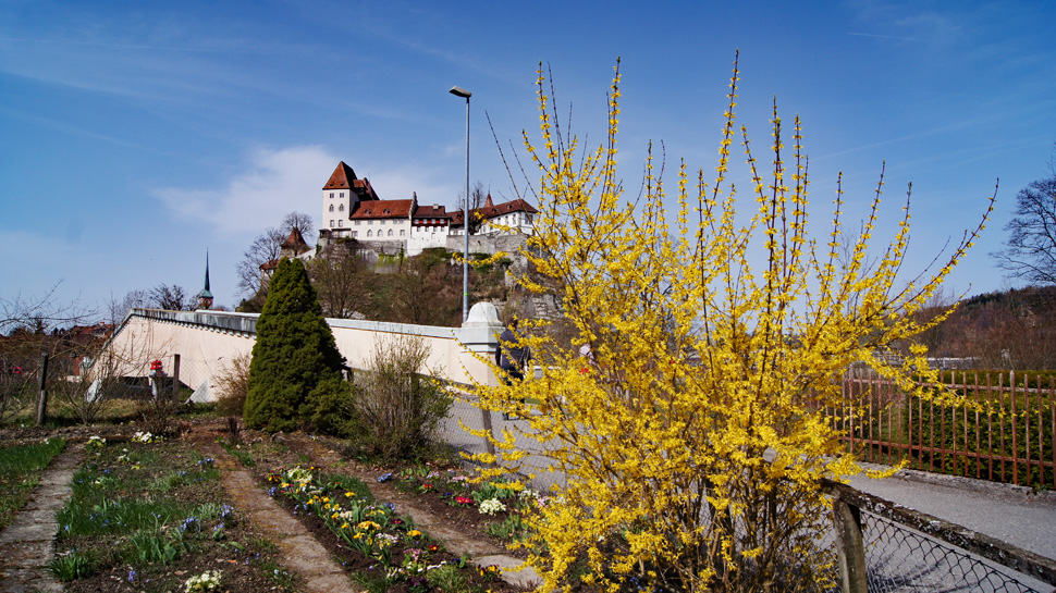 Die Wanderung führt über die Gysnauflüe und bietet schöne Blicke aufs Schloss von Burgdorf.