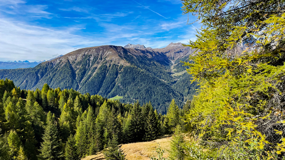 Die panoramareiche Wanderung führt von Rinerhorn Jatzmeder nach Davos Monstein.