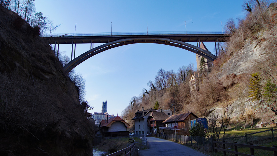 Die Wanderung führt von Tafers durch die Gotteronschlucht und endet in Freiburg.