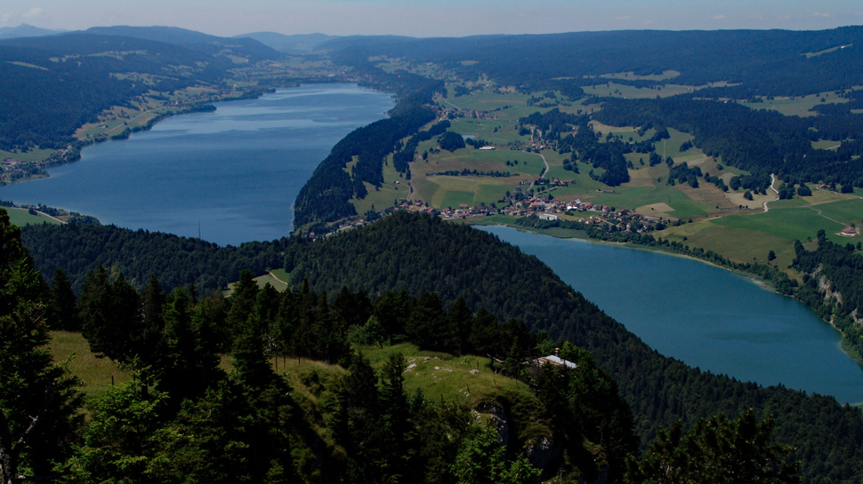 Blick auf den Lac de Joux und auf den Lac Brenet vom Dent de Vaulion.